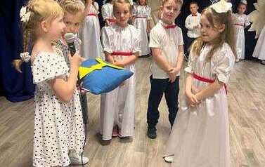 Przekazania klucza do przedszkola młodszym dzieciom, pożegnanie starszak&oacute;w przez dzieci młodsze