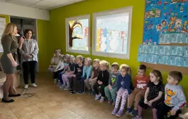 Pani prowadząca, pani dyrektor i laureaci 