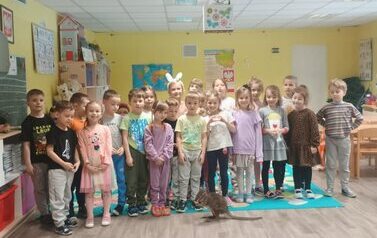 Starszaki wraz z kangurem
