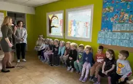 Pani prowadząca, pani dyrektor i laureaci 