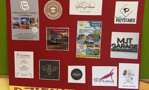 Plakat z wymienionymi sponosorami pikniku